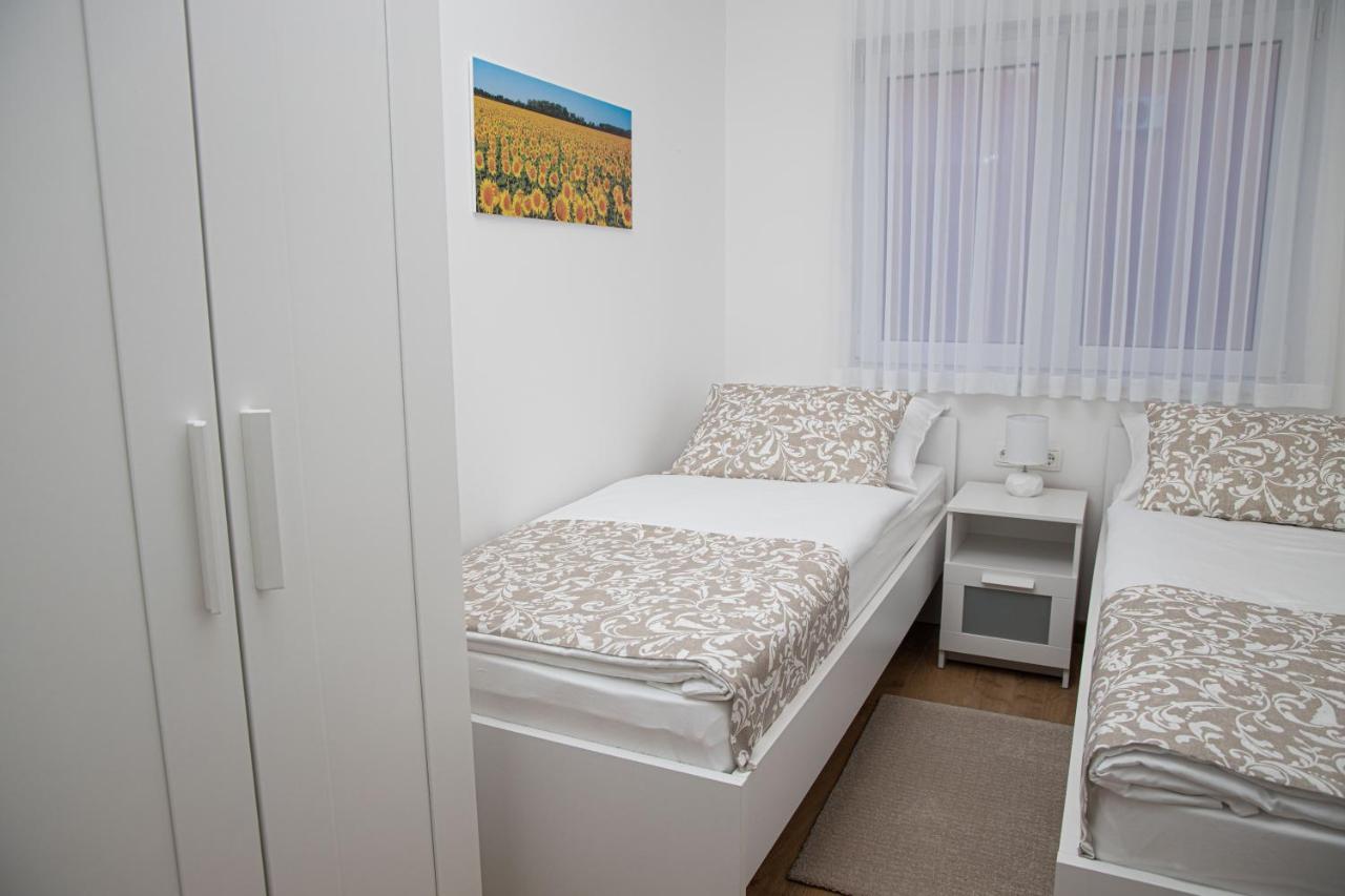 Apartmani Orion - Kasiopeja Вінковці Екстер'єр фото